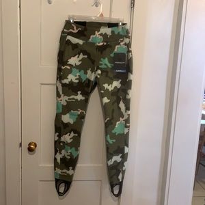 Obermeyer softshell under boot ski/board pants.